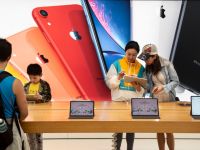 Ce probleme ar putea avea Apple după legea împotriva Huawei adoptată de Donald Trump