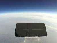 Experiment inedit: un smartphone a fost aruncat de la 33 kilometri înălțime. Ce s-a întâmplat cu el