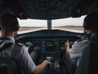 Pericol în aer: telefoanele afectează aparatura de bord chiar și în modul avion. Ce aeronave sunt vulnerabile
