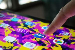 Ce face Facebook cu mesajele tale audio. Tactica secretă a gigantului