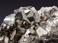 Cercetătorii au descoperit un mineral nemaivăzut până acum în natură, în nucleul unui meteorit misterios