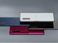 Smartphone-ul de la Sony care se conectează cu un controller PS4 și te lasă să joci Fortnite