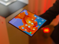 Când urmează să fie pus la vânzare Mate X, telefonul pliabil spectaculos de la Huawei