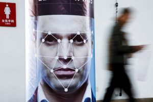 China a introdus oficial cea mai îngrijorătoare lege pentru toți proprietarii de smartphone-uri