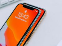 Apple schimbă display-urile pentru telefoanele pe care vrea să le lanseze în 2020