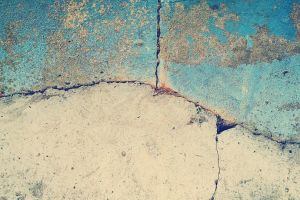Cercetătorii au creat bdquo;betonul viu , care se repară singur atunci când apar fisuri