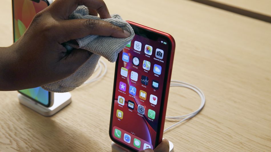 Apple și-a notificat toți utilizatorii de iPhone cum își pot dezinfecta telefonul, după criza globală provocată de coronavirus