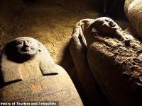 Descoperire epocală în Egipt! Arheologii au găsit 13 sarcofage intacte, vechi de 2.500 de ani
