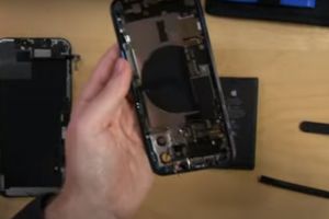 A dezasamblat un iPhone 12 și un iPhone 12 Pro! Nu se aștepta să descopere așa ceva
