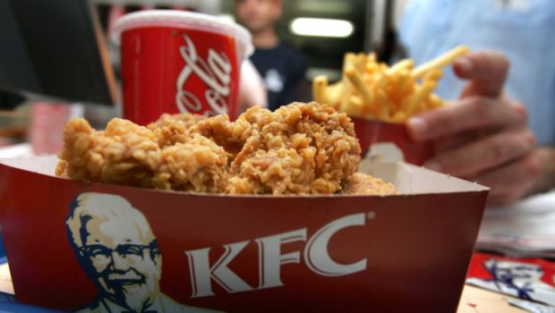 Inovația de top implementată de KFC. Cum își vor primi clienții mâncarea