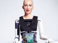 Mii de roboți ar putea ajuta la depășirea crizei generate de pandemia COVID-19