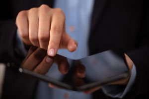 Încă o companie vrea să lanseze un smartphone pliabil. Ce promite dispozitivul